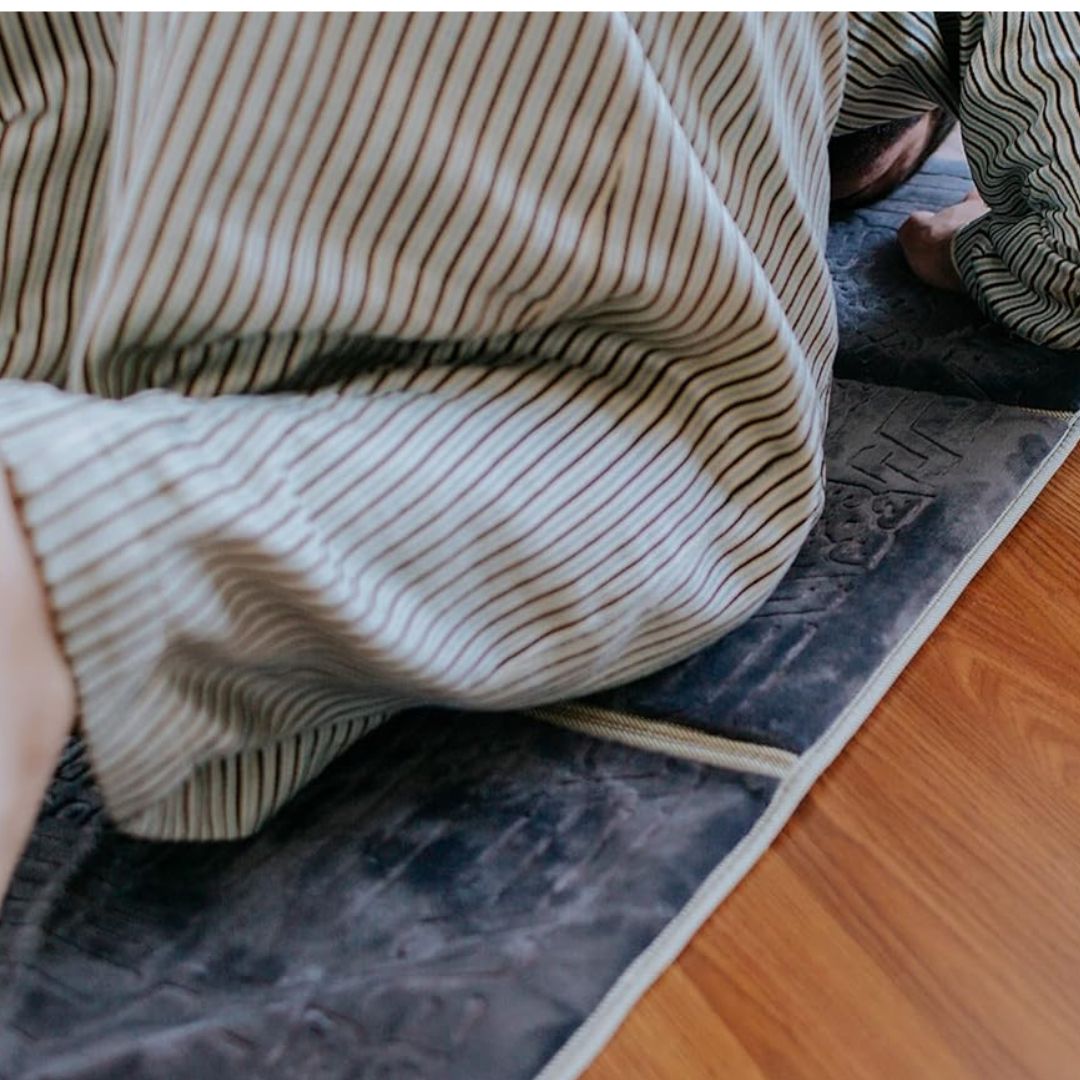 Le Tapis de Prière Anti-Douleur
